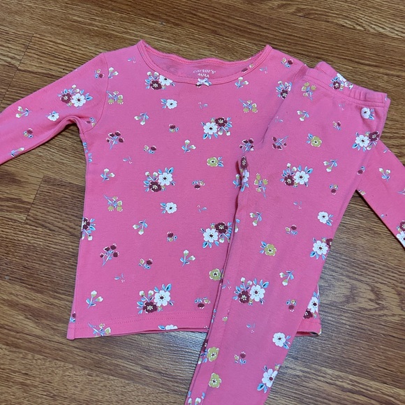 Carter’s toddler girl’s floral printed pajamas - Picture 2 of 2